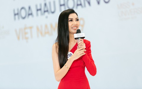 "Tôi là Hoa hậu Hoàn Vũ Việt Nam": Thúy Vân bị dàn giám khảo "vùi dập", sốc khi bị hỏi đi thi mà thuê người chụp ảnh riêng