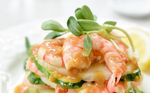 Muốn giảm cân, bạn đừng bỏ qua món salad tôm ngon tuyệt này nhé!