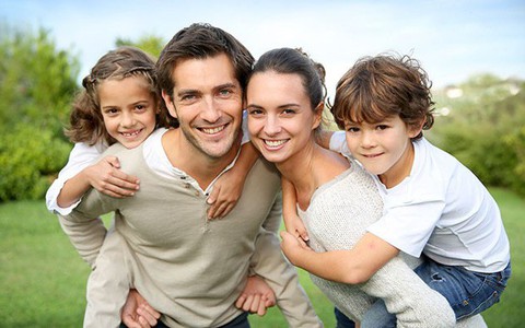 Bái phục cách giáo dục của mẹ Pháp: Con nghe lời răm rắp, không có chuyện ngoạc mồm ăn vạ ở nơi công cộng