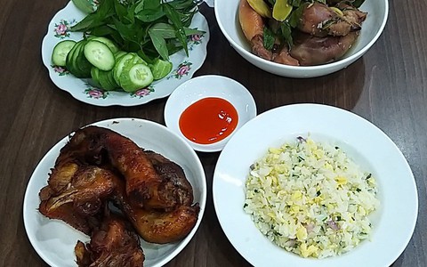 Vợ khoe nấu cơm ngon chỉ 50 nghìn, về nhà nhìn mâm cơm mà chồng "ngã ngửa", còn cánh chị em lại kịch liệt chỉ trích vì điều này