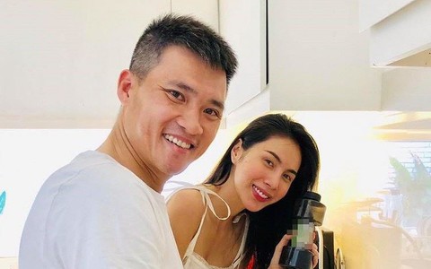Giữa ồn ào ly hôn của các cặp showbiz, vợ chồng Công Vinh - Thủy Tiên lại "cà khịa" nhau kiểu này cơ chứ