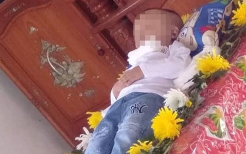 Nghệ An: Hóc hạt nhãn, bé trai 2 tuổi tử vong thương tâm