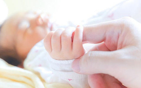 Vợ bỏ đi, người chồng đem con gái bán lấy 265 triệu đồng nhưng phẫn nộ hơn nữa là cách ông ta sử dụng số tiền này