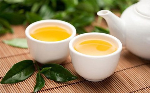 Người đàn ông bị ung thư gan chỉ vì thường xuyên uống trà xanh theo cách này