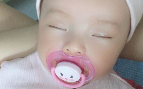 Con gắt ngủ đòi bế cả ngày lẫn đêm, mẹ Sài thành quyết tâm luyện con tự ngủ êm ru chỉ sau 3 ngày 