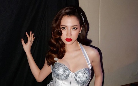 Nữ chính "Chiếc lá bay" sexy trong loạt ảnh khoe vòng 1 căng đầy khiến ai nấy đều phải ngỡ ngàng