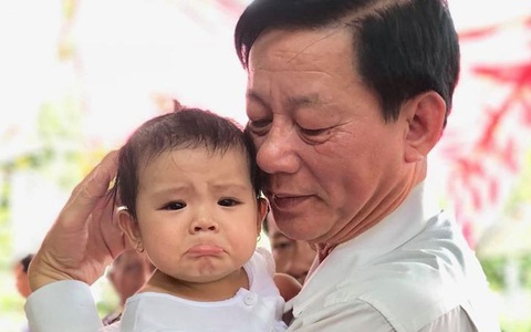 Vợ của Trung úy công an tử nạn lúc truy đuổi trộm: “Từ ngày cha mất, bé không chịu ngủ, cứ khóc liên tục”