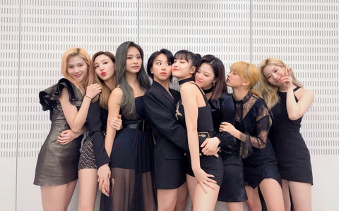 TWICE lại gây tranh cãi: Ra mắt 4 năm nhưng hát hò vẫn bị chê yếu, liên tục hụt hơi