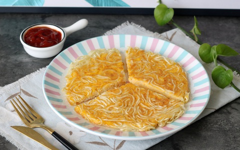 Chỉ một chút biến tấu từ món mì gói đơn giản sẽ thành món ngon lạ cho bữa sáng siêu hấp dẫn