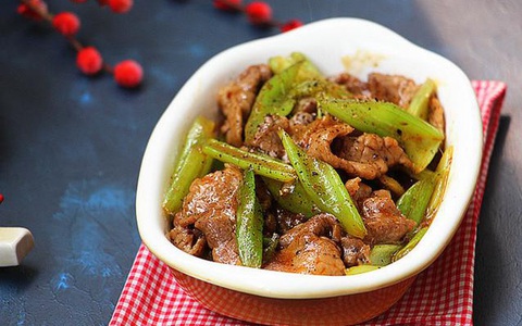Chỉ là món thịt xào thôi mà thêm nguyên liệu này thì ngon lạ vô cùng