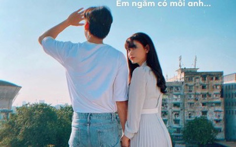 Vừa bị đồn quay lại với Tim, Trương Quỳnh Anh lại khiến cư dân mạng "đau đầu" vì suy đoán khi đăng hình bên người đàn ông lạ
