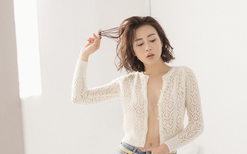 Sau thời gian im hơi lặng tiếng, "Quỳnh búp bê" Phương Oanh bất ngờ gây "nóng mắt" với bộ ảnh không mặc nội y táo bạo