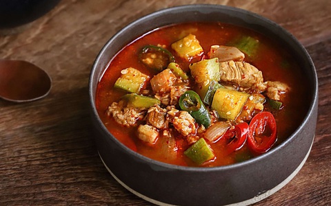 Học người Hàn nấu món canh thịt, ăn vào tiết trời mùa đông là ngon số 1!