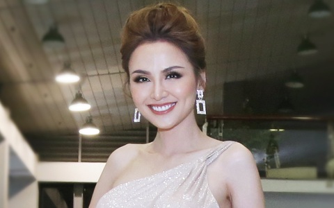 Hoa hậu Diễm Hương bất ngờ thú nhận đã động chạm dao kéo trên mặt