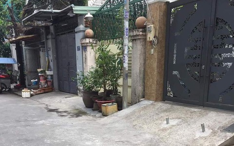 Cộng đồng mạng xôn xao, kinh hãi trước hành động cấm xe lùi ké của chủ nhà: Chôn cọc sắt bẫy người?
