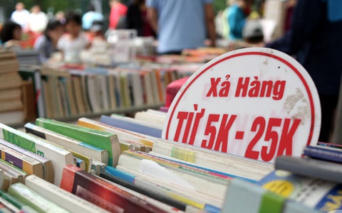Bà mẹ 3 con chia sẻ những bí kíp săn lùng sách hay giá tốt vô cùng hay ho vào dịp cuối năm 