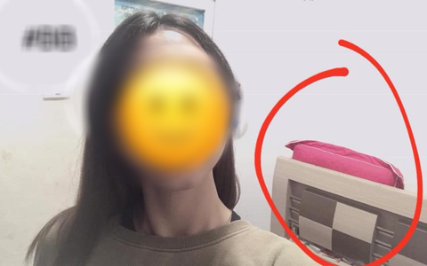Chỉ một bức ảnh bạn gái gửi báo "vừa ngủ dậy", chàng trai phát hiện "đầu mọc cặp sừng to"