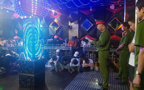 15 'chân dài' thác loạn ma túy cùng hàng chục thanh niên trong quán karaoke