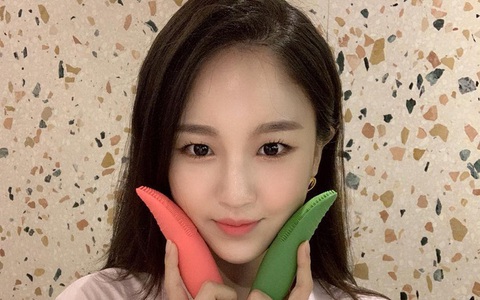 Máy rửa mặt hình ngón tay đang được “đắc sủng” trong hội mê skincare xứ Hàn: Bạn cũng nên gom “thóc” tậu về trước Tết là vừa đẹp