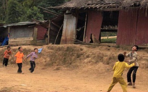 Xúc động bức thư hiệu trưởng vùng cao xin gạo nuôi học sinh 