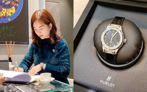 Một mình nuôi con suốt mấy năm trời, Ly Kute vẫn dư sức tậu cả tá hàng hiệu và mới đây là chiếc đồng hồ có giá nửa tỷ