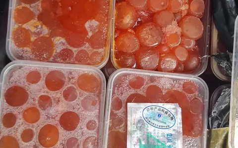 Hoảng hồn với hàng tấn “đặc sản” lưỡi vịt, trứng gà non bẩn được nhập lậu dịp cuối năm: Tiềm ẩn nguy cơ mang bệnh mãn tính, ung thư 