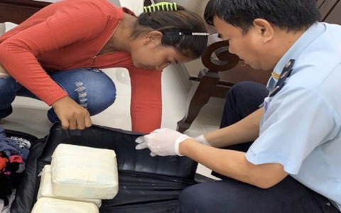 Nữ khách ngoại quốc xách vali chứa 5kg ma túy qua cửa khẩu Mộc Bài