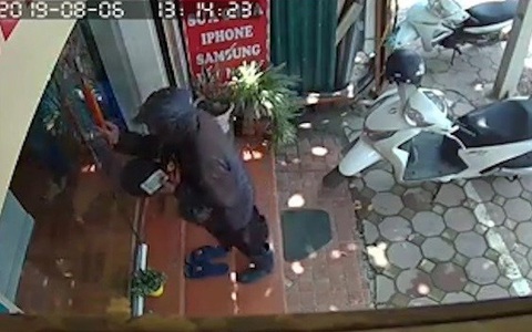 Hải Phòng: Thông tin cảnh báo người dân về người mặt đen, cầm đầu gà đi ăn xin