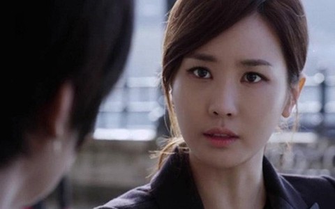 Gặp lại người yêu cũ trong đám hỏi của cô em họ bên chồng, câu nói của anh ta khiến tôi thực sự kinh hãi