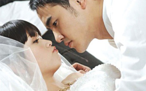 Đêm tân hôn hụt hẫng và bí mật về sự lừa dối người vợ giấu chồng bao nhiêu năm trời