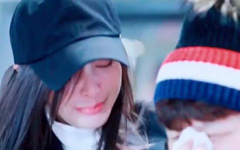 Hot nhất Weibo: Trương Thiên Ái bỗng bật khóc nức nở tại sân bay, chuyện gì đã xảy ra?