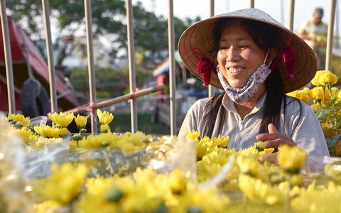 Bến Bình Đông chiều 30 Tết -  một góc hồi ức vàng son được tái hiện của người Sài Gòn Chợ Lớn