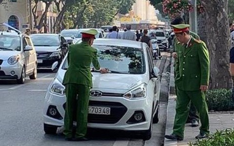 Hà Nội xử lý nhiều điểm trông xe trái phép thu phí "chặt chém"