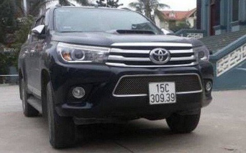 Nữ tài xế lùi xe bán tải bất cẩn, cán chết bé trai 22 tháng tuổi