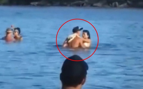 Vô tư làm "chuyện ấy" giữa biển, cặp đôi không ngờ bị phát hiện nhưng bất ngờ nhất lại là phản ứng của đám đông xung quanh
