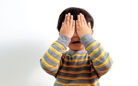 Cách mà các bậc cha mẹ có thể áp dụng để giúp trẻ vượt qua hội chứng lo âu tưởng vô hại mà đầy nguy hiểm này