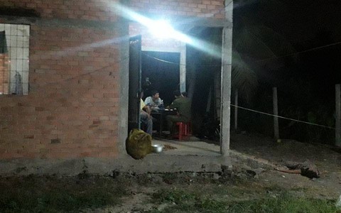 Tiền Giang: Con gái khóc ngất khi thấy mẹ bị đâm chết, nghi do người "bố dượng" gây ra