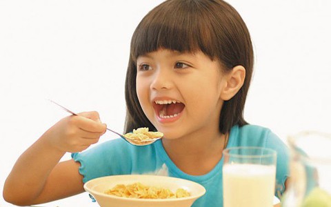 8 loại thực phẩm phổ biến không tốt cho trẻ nhỏ, cha mẹ rất nên lưu ý 