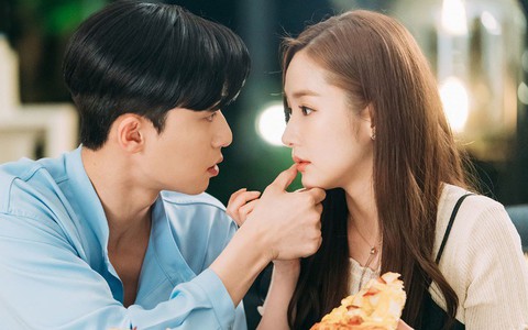 Mâm cơm chỉ có rau và một bát nước chấm lúc 11 giờ đêm khiến tôi cay mắt khi nghĩ về vợ và nỗi lo cơm áo gạo tiền
