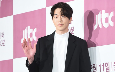 Sau khi gây sốt với bờ vai "rộng như Thái Bình Dương", Nam Joo Hyuk bất ngờ hé lộ dự định trong năm 2019