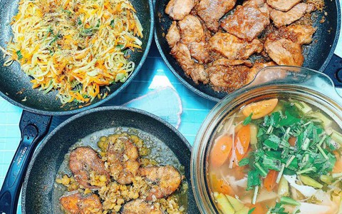 Bị chê bai khi khoe mâm cơm 400k cho 4 người ăn, mẹ trẻ tiết lộ thêm chi tiết khiến chị em hết nghi "sống ảo"