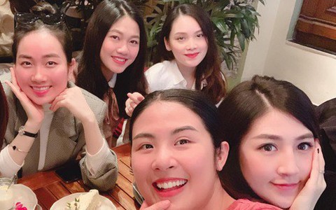 Ngọc Hân đón sinh nhật muộn với "hội chị em" toàn các nàng hậu: Thanh Tú đang mang thai, Tú Anh hết kỳ ở cữ cùng lộ diện!