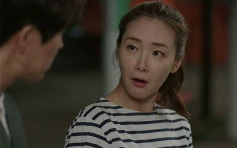 Chồng đưa 3 triệu bảo chi tiền ăn cả tháng, tôi hào phóng đưa hẳn 5 triệu để anh tự đi chợ và cái kết bất ngờ