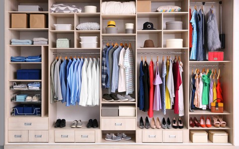 Cách sắp xếp quần áo đúng chuẩn để phòng bạn lúc nào cũng gọn gàng bất chấp diện tích nhỏ