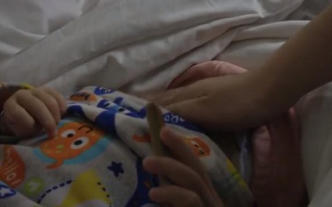 Đứa bé mới 11 tuổi mà đã có viên sỏi mật lớn trong người, nguyên nhân thực sự được bác sĩ tiết lộ khiến các bậc cha mẹ đều ngỡ ngàng