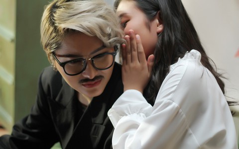 Sau những đồn đoán về giới tính, Vicky Nhung bất ngờ kể chuyện yêu đương "không bình thường"