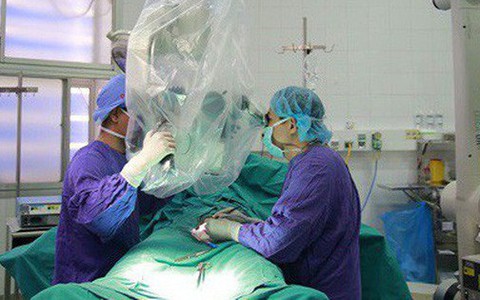 Thanh niên nghịch dại tự bẻ gãy “của quý”