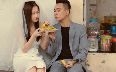 JustaTee và bà xã Trâm Anh tung ảnh lãng mạn và giản dị kỷ niệm tròn 1 năm ngày cưới