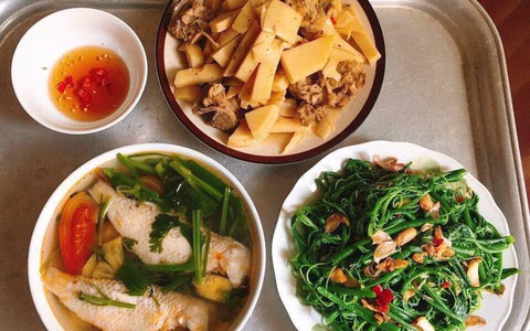 Đi làm về muộn nên chỉ nấu mâm cơm đơn giản, em dâu ấm ức khi bị chị chồng chê tả tơi vì bát canh cá