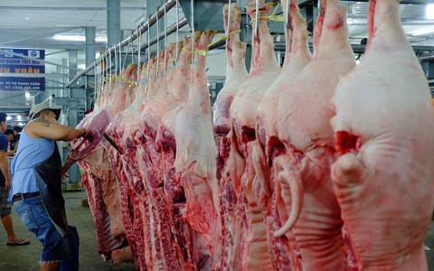 TP.HCM: Hơn 1 tấn thịt heo giết mổ chui, có dấu hiệu lở mồm long móng bị bắt tại chợ đầu mối Bình Điền